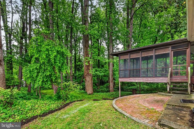 6538 OAKWOOD DR, Falls Church, VA 22041