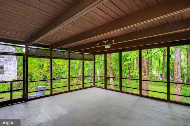 6538 OAKWOOD DR, Falls Church, VA 22041