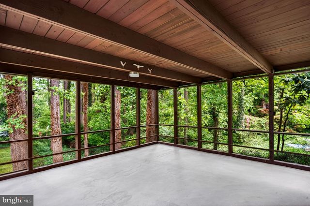 6538 OAKWOOD DR, Falls Church, VA 22041
