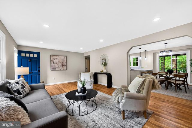 6538 OAKWOOD DR, Falls Church, VA 22041