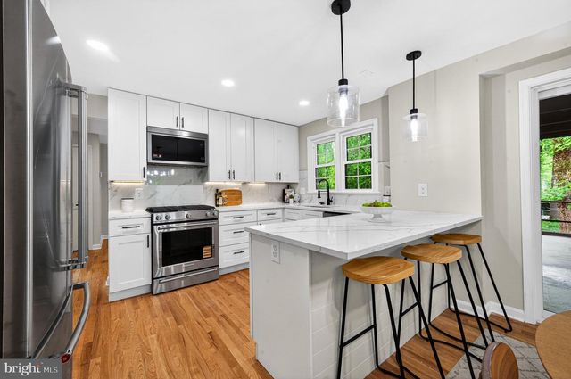 6538 OAKWOOD DR, Falls Church, VA 22041