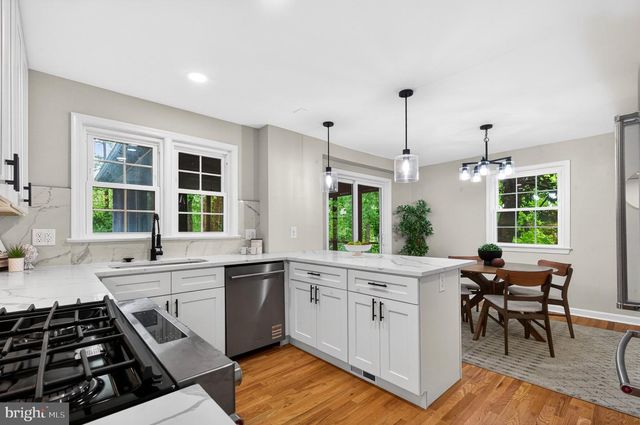 6538 OAKWOOD DR, Falls Church, VA 22041