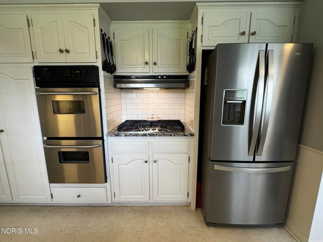 3749 N Beverly Hills Drive, Toledo, OH 43614