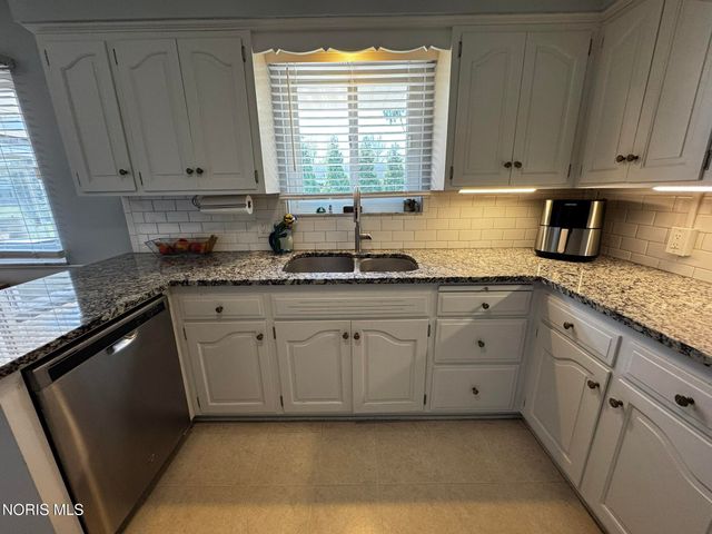 3749 N Beverly Hills Drive, Toledo, OH 43614