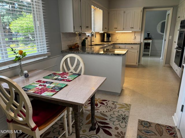 3749 N Beverly Hills Drive, Toledo, OH 43614