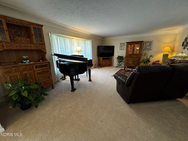 3749 N Beverly Hills Drive, Toledo, OH 43614
