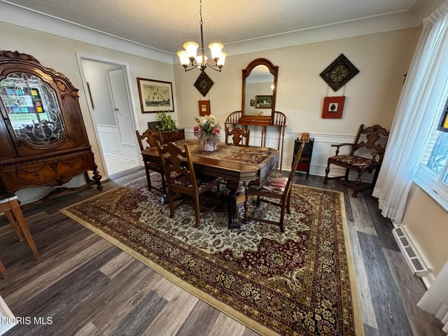 3749 N Beverly Hills Drive, Toledo, OH 43614