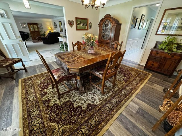 3749 N Beverly Hills Drive, Toledo, OH 43614