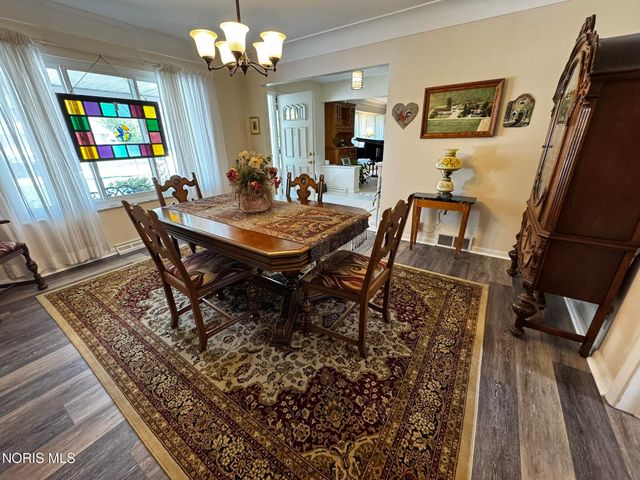 3749 N Beverly Hills Drive, Toledo, OH 43614
