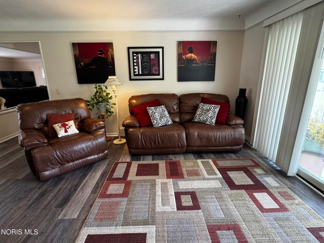 3749 N Beverly Hills Drive, Toledo, OH 43614