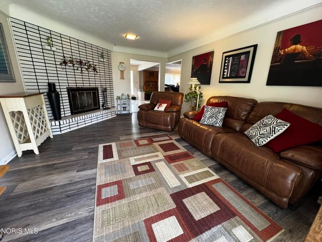 3749 N Beverly Hills Drive, Toledo, OH 43614