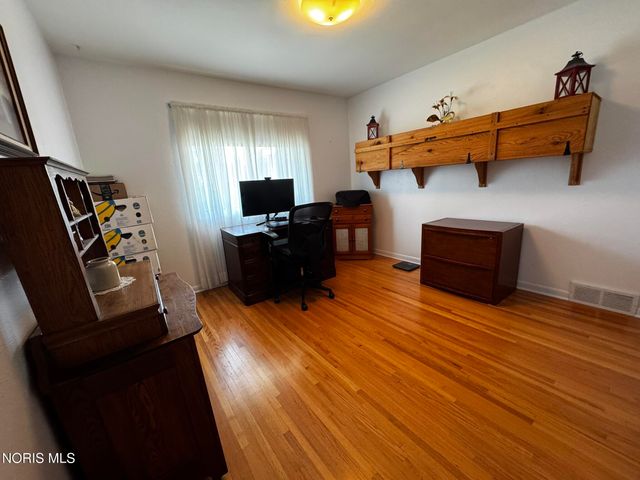 3749 N Beverly Hills Drive, Toledo, OH 43614