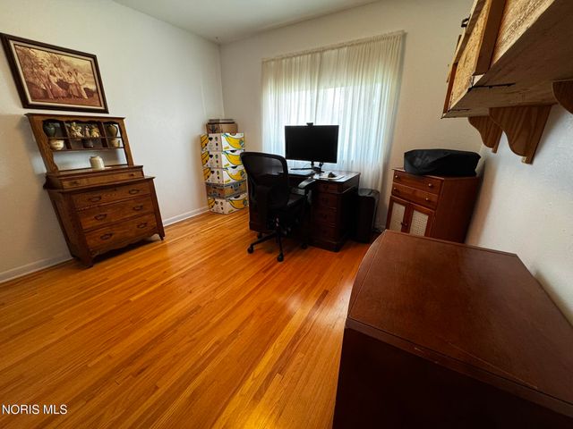3749 N Beverly Hills Drive, Toledo, OH 43614