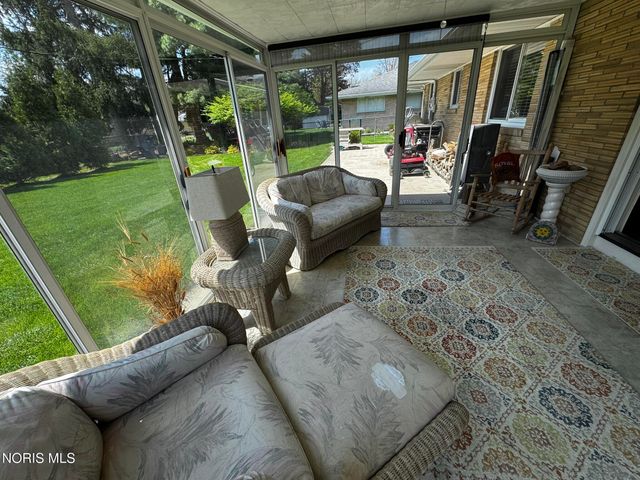 3749 N Beverly Hills Drive, Toledo, OH 43614