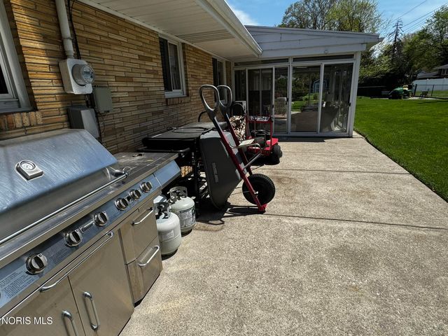 3749 N Beverly Hills Drive, Toledo, OH 43614