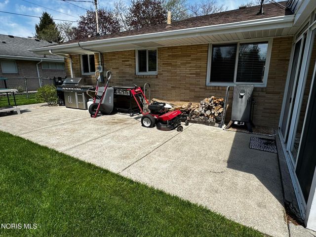 3749 N Beverly Hills Drive, Toledo, OH 43614