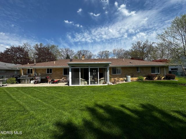 3749 N Beverly Hills Drive, Toledo, OH 43614