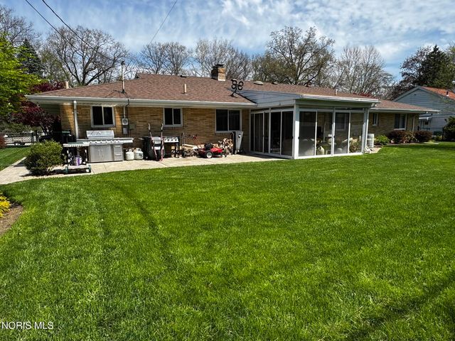 3749 N Beverly Hills Drive, Toledo, OH 43614