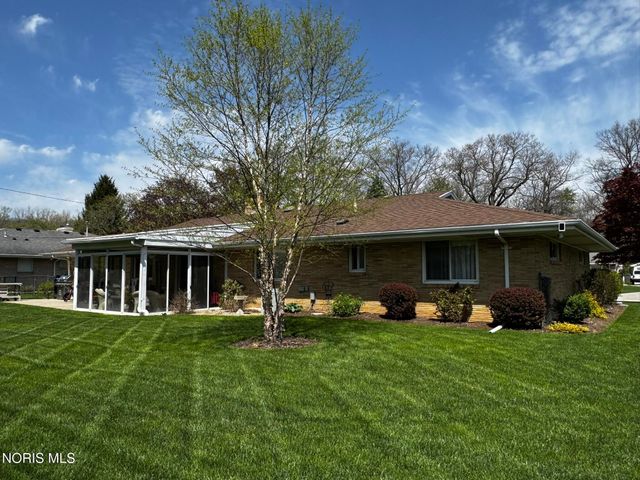 3749 N Beverly Hills Drive, Toledo, OH 43614