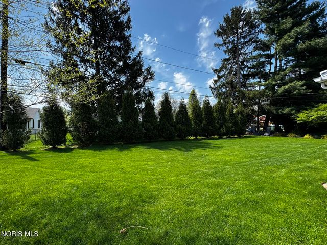 3749 N Beverly Hills Drive, Toledo, OH 43614