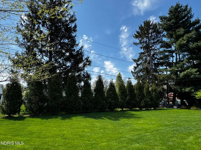 3749 N Beverly Hills Drive, Toledo, OH 43614