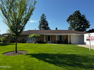 3749 N Beverly Hills Drive, Toledo, OH 43614
