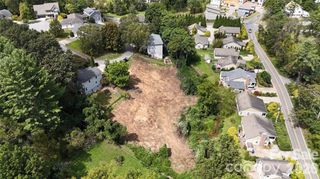 16 Village East Court, Asheville, NC 28805