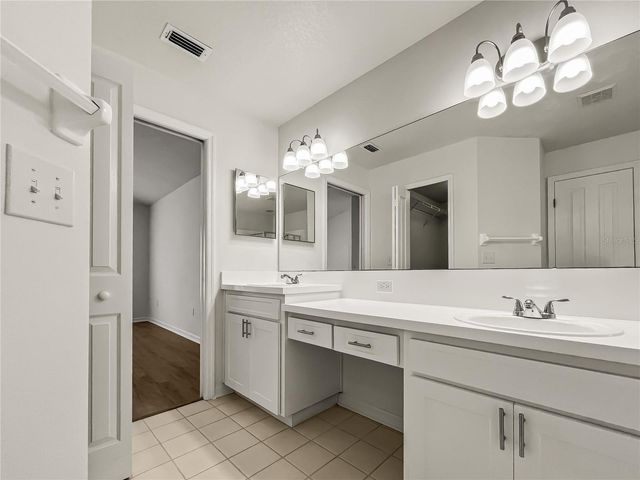 1537 MAXIMILIAN DRIVE, Wesley Chapel, FL 33543