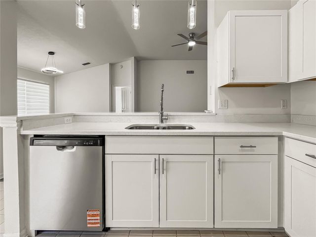 1537 MAXIMILIAN DRIVE, Wesley Chapel, FL 33543