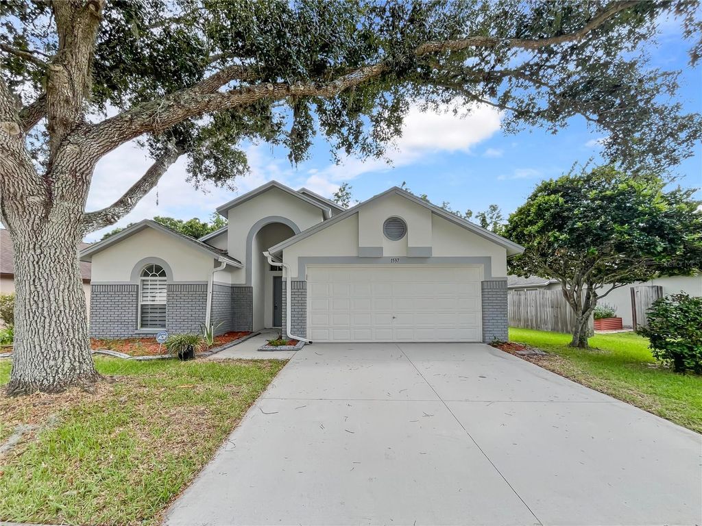 1537 MAXIMILIAN DRIVE, Wesley Chapel, FL 33543