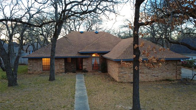 509 Topside Drive, Azle, TX 76020