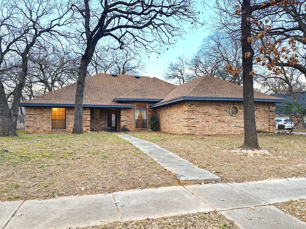 509 Topside Drive, Azle, TX 76020