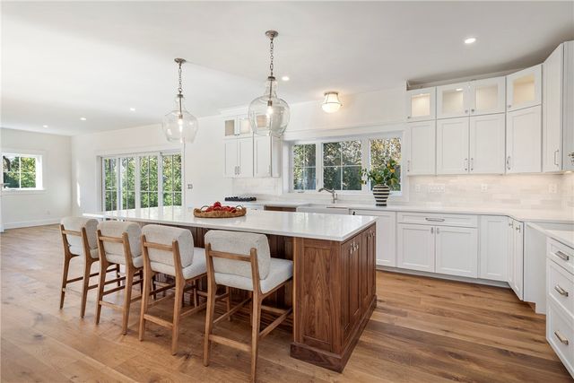 3 Knowlton Court, Bristol, RI 02809