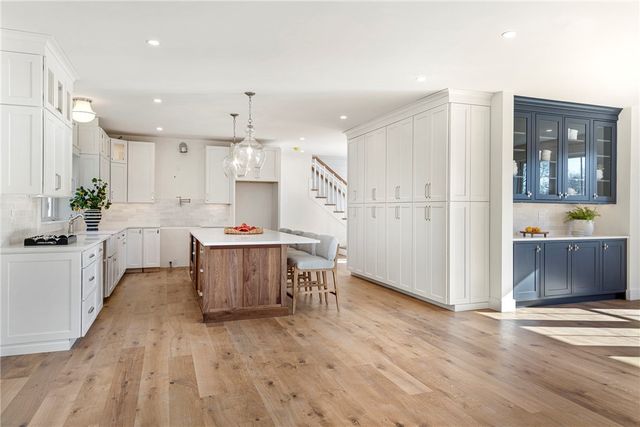 3 Knowlton Court, Bristol, RI 02809