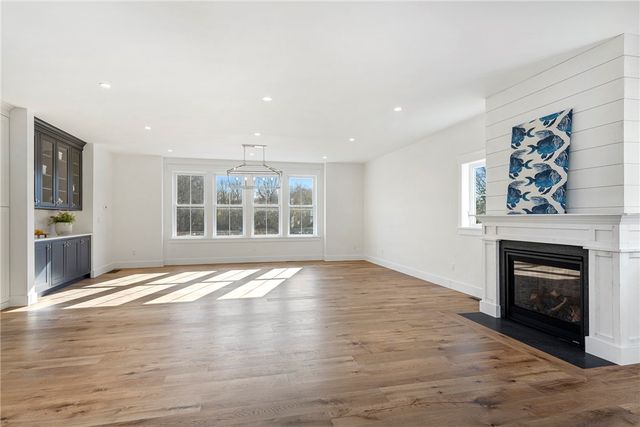 3 Knowlton Court, Bristol, RI 02809