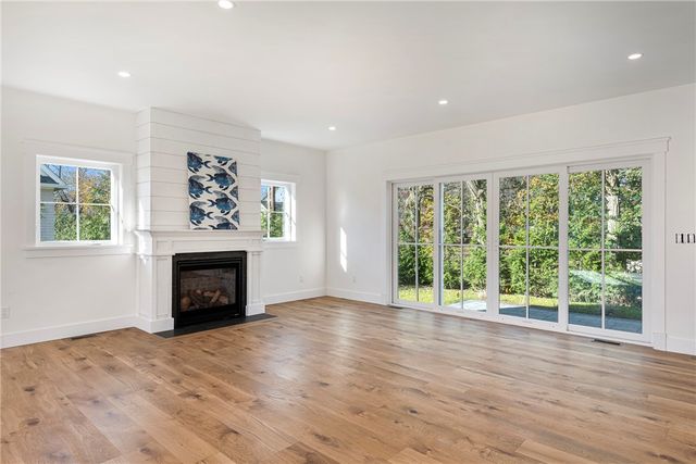 3 Knowlton Court, Bristol, RI 02809