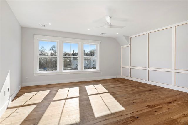 3 Knowlton Court, Bristol, RI 02809