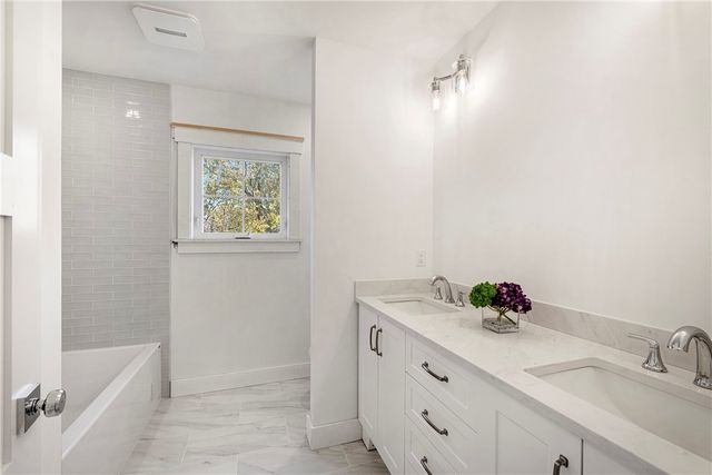 3 Knowlton Court, Bristol, RI 02809