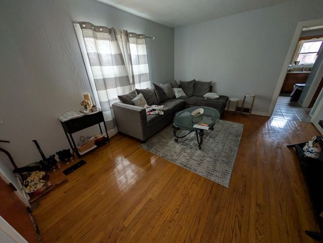 920 AUGUSTA Avenue, Elgin, IL 60120