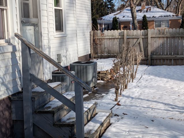 920 AUGUSTA Avenue, Elgin, IL 60120