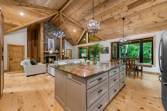 84 Shermans Court, Mccaysville, GA 30555