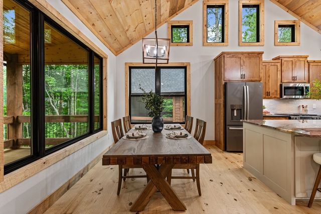 84 Shermans Court, Mccaysville, GA 30555