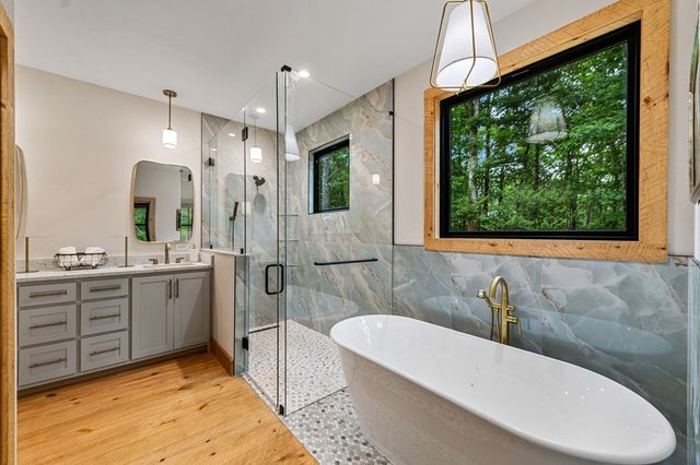 84 Shermans Court, Mccaysville, GA 30555