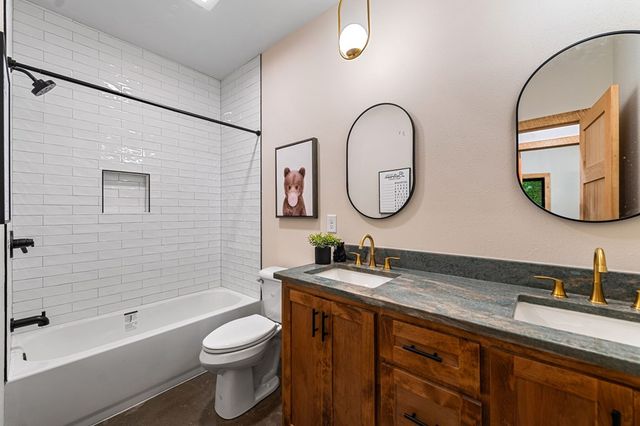 84 Shermans Court, Mccaysville, GA 30555