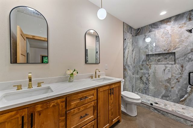 84 Shermans Court, Mccaysville, GA 30555