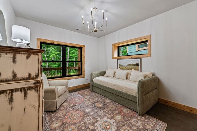 84 Shermans Court, Mccaysville, GA 30555