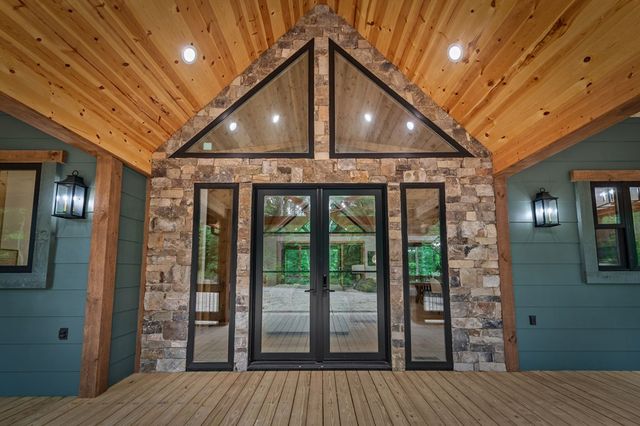 84 Shermans Court, Mccaysville, GA 30555