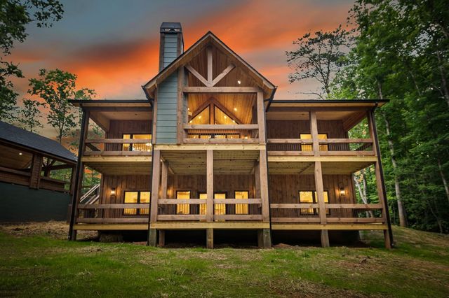 84 Shermans Court, Mccaysville, GA 30555