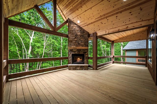 84 Shermans Court, Mccaysville, GA 30555