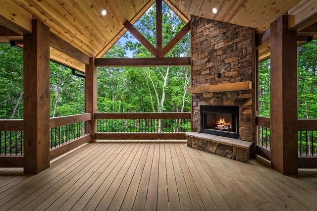 84 Shermans Court, Mccaysville, GA 30555